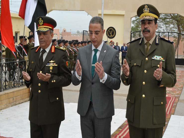 بالصور.. محافظ سوهاج يضع إكليل الزهور على النصب التذكاري احتفالا بعيد الشرطة بالصور.. محافظ سوهاج يضع إكليل الزهور على النصب التذكاري احتفالا بعيد الشرطة