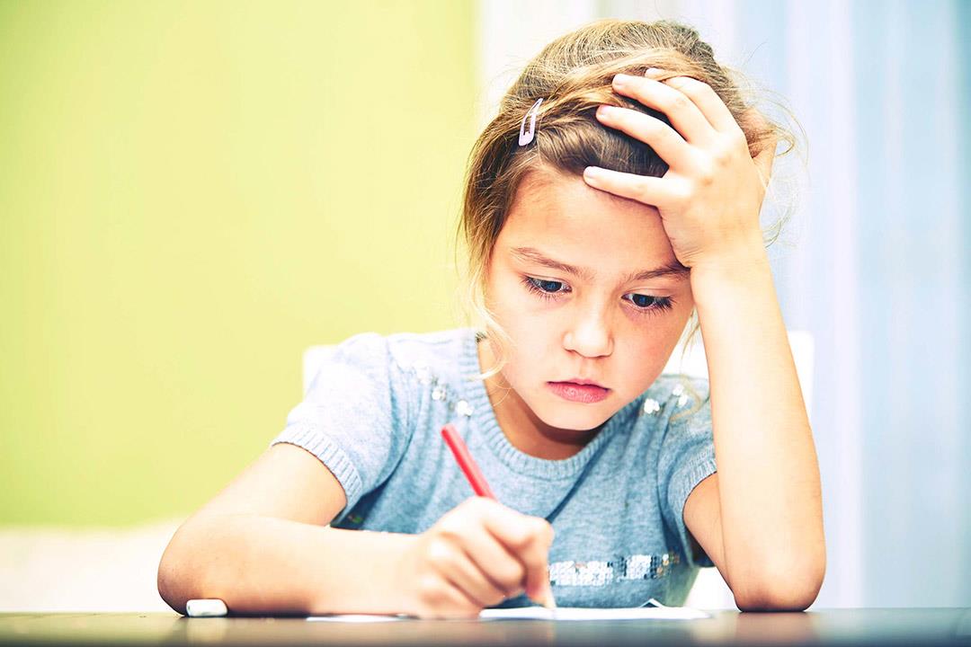 بينها صعوبة التعلم.. علامات تستدعي زيارة طفلك لطبيب العيون بينها صعوبة التعلم.. علامات تستدعي زيارة طفلك لطبيب العيون