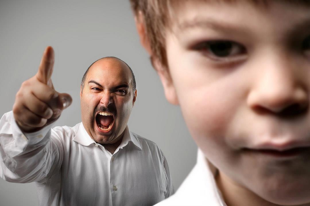 العنف لا يعالج.. طرق ناجحة للتعامل مع طفلك إذا أخطأ العنف لا يعالج.. طرق ناجحة للتعامل مع طفلك إذا أخطأ
