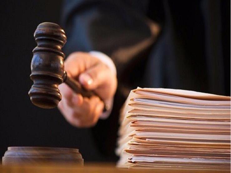 "منى" تلجأ للمحكمة: جوزي بينادي بناته بـ"عاطف ولطفي" "منى" تلجأ للمحكمة: جوزي بينادي بناته بـ"عاطف ولطفي"