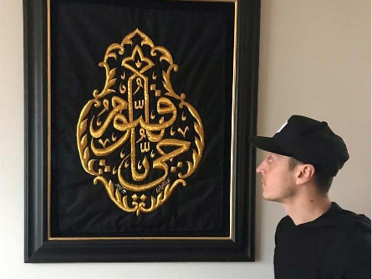 بالصور.. مسعود أوزيل يقتني قطعة من كسوة الكعبة: "هدية لا تقدر بثمن" بالصور.. مسعود أوزيل يقتني قطعة من كسوة الكعبة: "هدية لا تقدر بثمن"