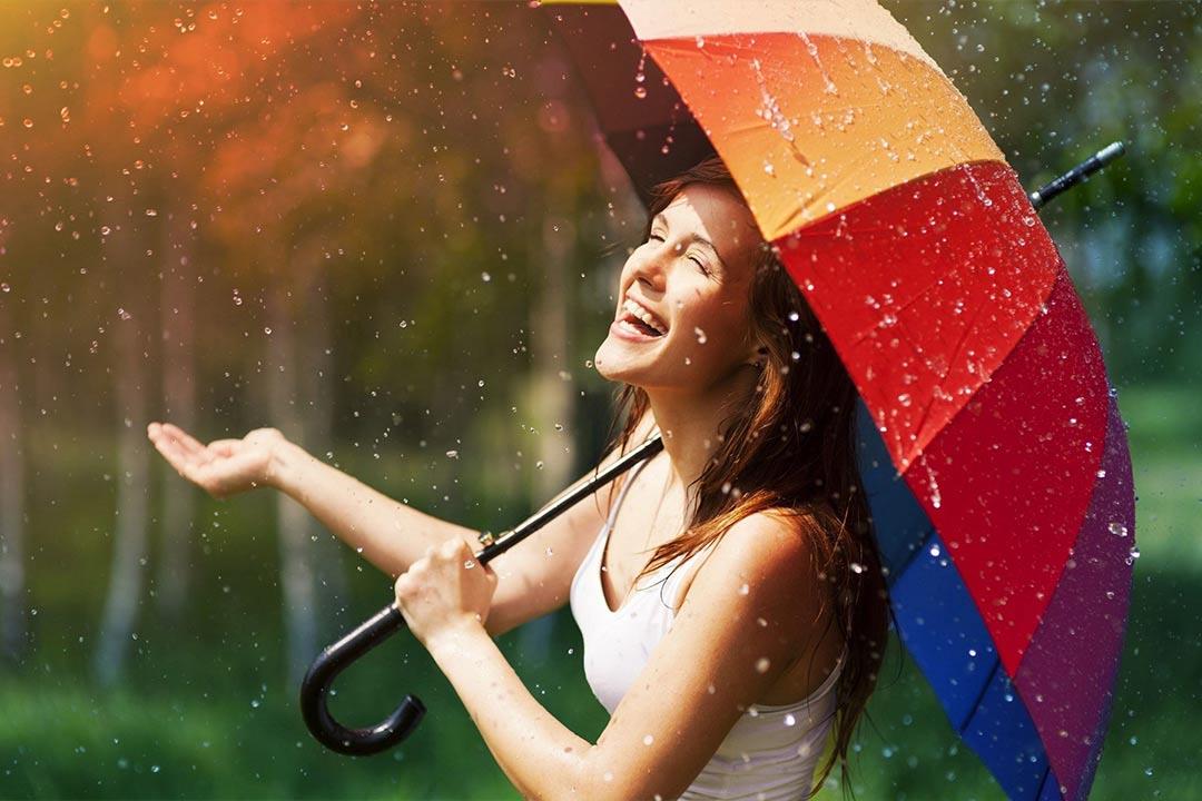 ليس رومانسيًا.. المشي تحت الأمطار يعرضك لمشكلات صحية ليس رومانسيًا.. المشي تحت الأمطار يعرضك لمشكلات صحية