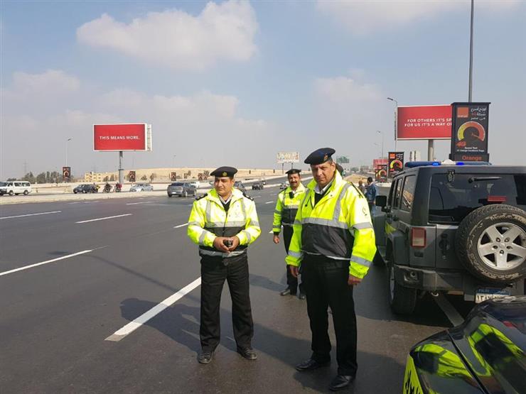 بالفيديو.. كيف يمكن الاستفادة من الخدمات المرورية عبر الإنترنت؟ بالفيديو.. كيف يمكن الاستفادة من الخدمات المرورية عبر الإنترنت؟