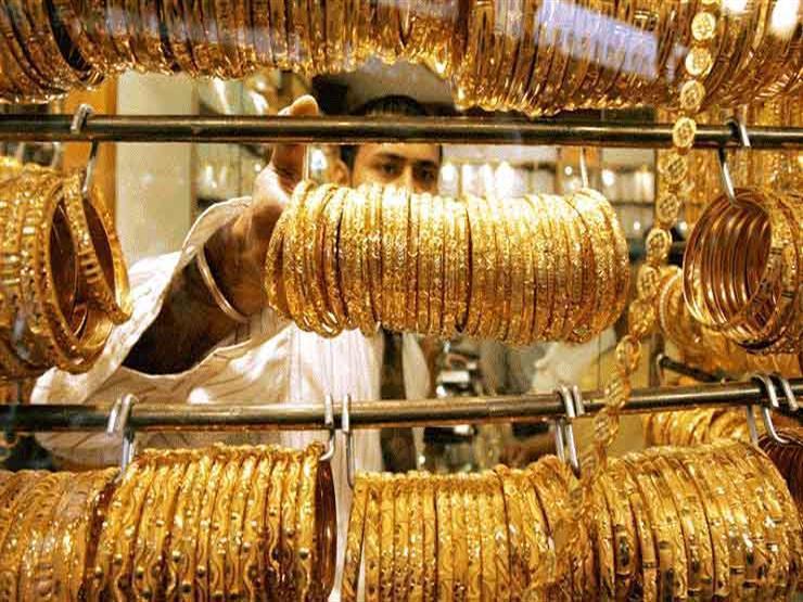 أسعار الذهب تصعد عالميًا مع تراجع الدولار