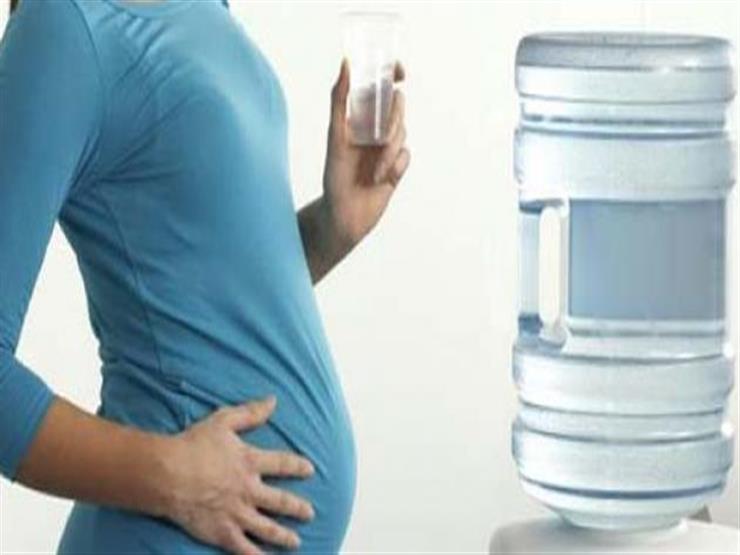 كم كوبًا من الماء يجب أن تتناوله المرأة الحامل يوميًا؟ كم كوبًا من الماء يجب أن تتناوله المرأة الحامل يوميًا؟