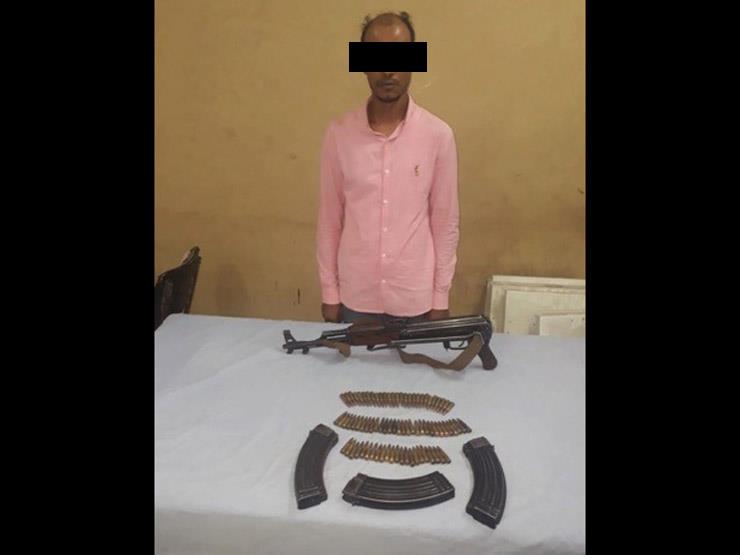ضبط حلاق بحوزته سلاح آلي و73 طلقة بمنطقة السلام ضبط حلاق بحوزته سلاح آلي و73 طلقة بمنطقة السلام