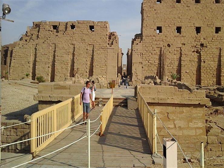 خلعتا ملابسهما بالكامل.. قصة سائحتين تعرتا بمتحفين في الأقصر خلعتا ملابسهما بالكامل.. قصة سائحتين تعرتا بمتحفين في الأقصر