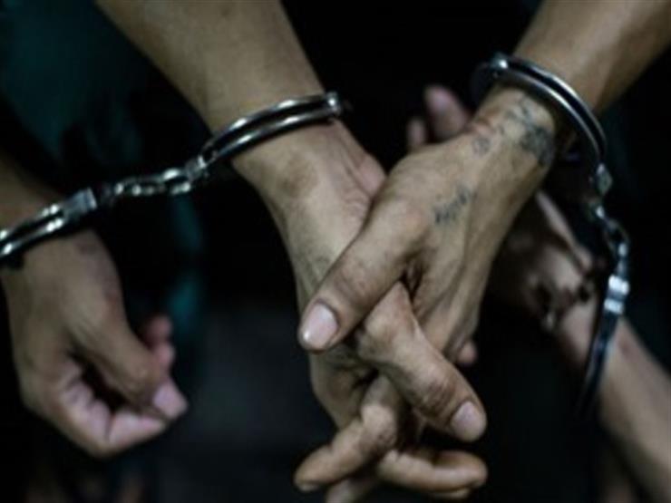 ضبط 3 أشخاص لاتهامهم بحيازة "17 طربة حشيش" في الإسكندرية ضبط 3 أشخاص لاتهامهم بحيازة "17 طربة حشيش" في الإسكندرية