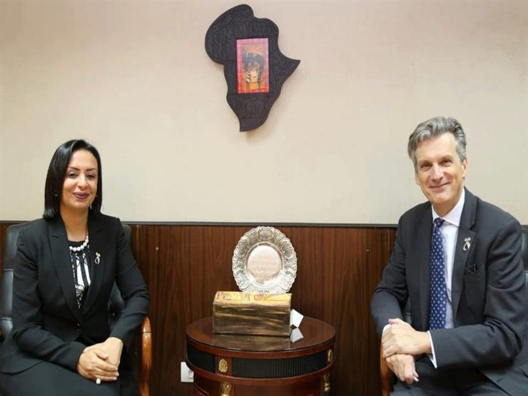 رئيسة المجلس القومي للمرأة تستعرض جهود تمكين المرأة مع السفير البريطاني رئيسة المجلس القومي للمرأة تستعرض جهود تمكين المرأة مع السفير البريطاني