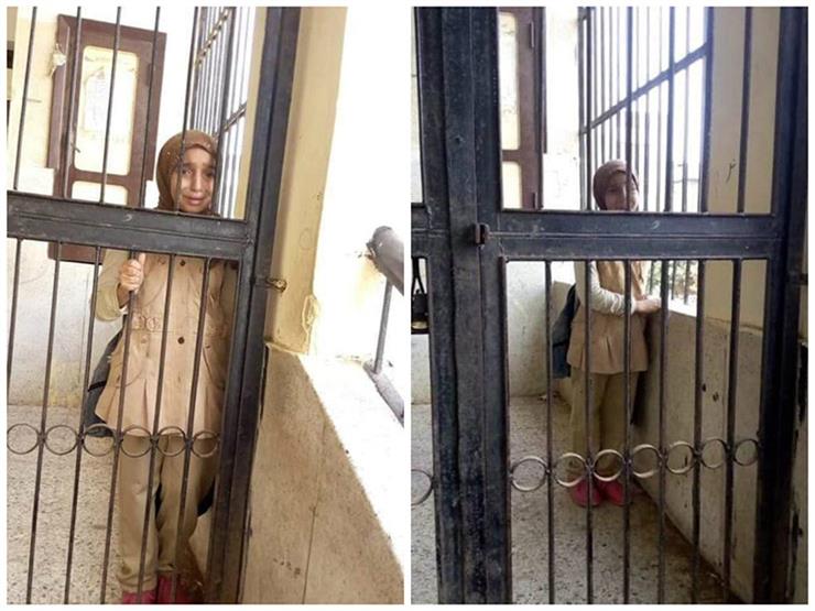نسيت كتبها.. حقيقة صورة تلميذة كفرالشيخ "المحبوسة" وأول رد من التعليم نسيت كتبها.. حقيقة صورة تلميذة كفرالشيخ "المحبوسة" وأول رد من التعليم