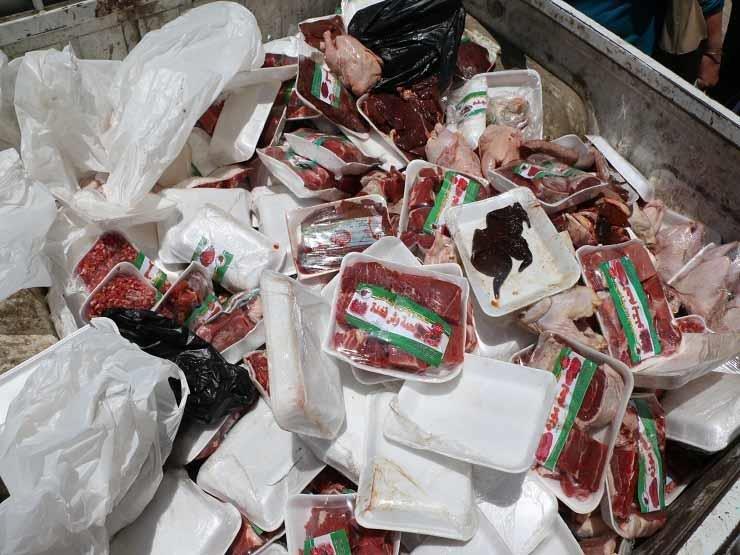 الصحة: إعدام 4290 طن أغذية فاسدة بجميع المحافظات خلال 15 شهرًا الصحة: إعدام 4290 طن أغذية فاسدة بجميع المحافظات خلال 15 شهرًا