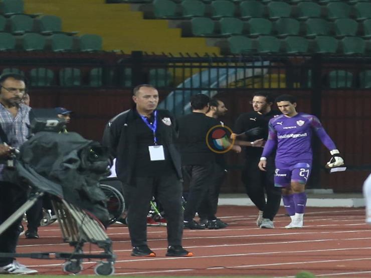 طبيب الزمالك يوضح إصابة عواد: تعرض لفقدان جزئي للوعي واحتاج لتثبيت الرقبة طبيب الزمالك يوضح إصابة عواد: تعرض لفقدان جزئي للوعي واحتاج لتثبيت الرقبة