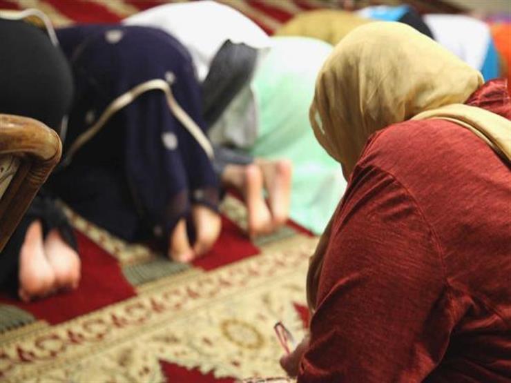 بالفيديو| عبدالمعز يوضح كيف تتصرف النساء في حال أخطأ الإمام أثناء الصلاة بالفيديو| عبدالمعز يوضح كيف تتصرف النساء في حال أخطأ الإمام أثناء الصلاة