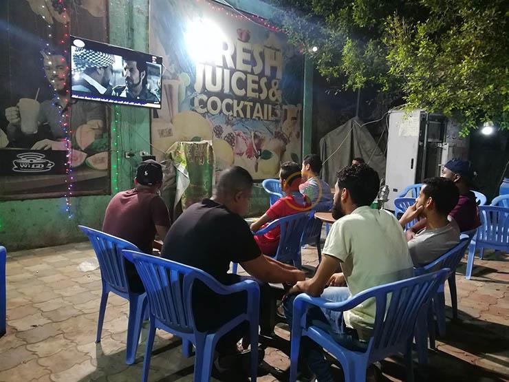 "الممر" على التلفزيون.. باب رزق للمقاهي ومشاهدة بـ"تمن كوباية شاي" "الممر" على التلفزيون.. باب رزق للمقاهي ومشاهدة بـ"تمن كوباية شاي"