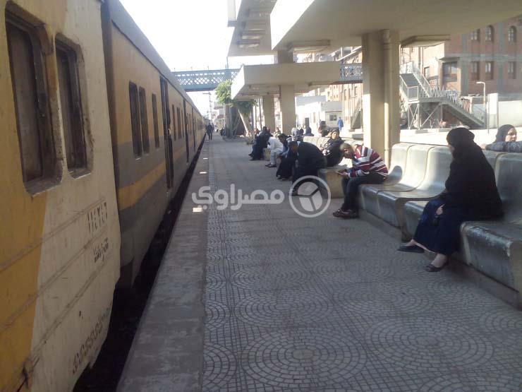 "لحقوه في لحظة".. إصابة عامل أنزلق بين الرصيف والقطار بكفر الشيخ "لحقوه في لحظة".. إصابة عامل أنزلق بين الرصيف والقطار بكفر الشيخ