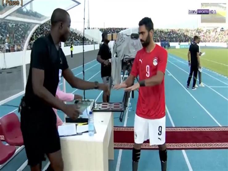 بالفيديو.. "أظافر الشحات" السبب وراء تأخر نزوله الشوط الثاني بالفيديو.. "أظافر الشحات" السبب وراء تأخر نزوله الشوط الثاني