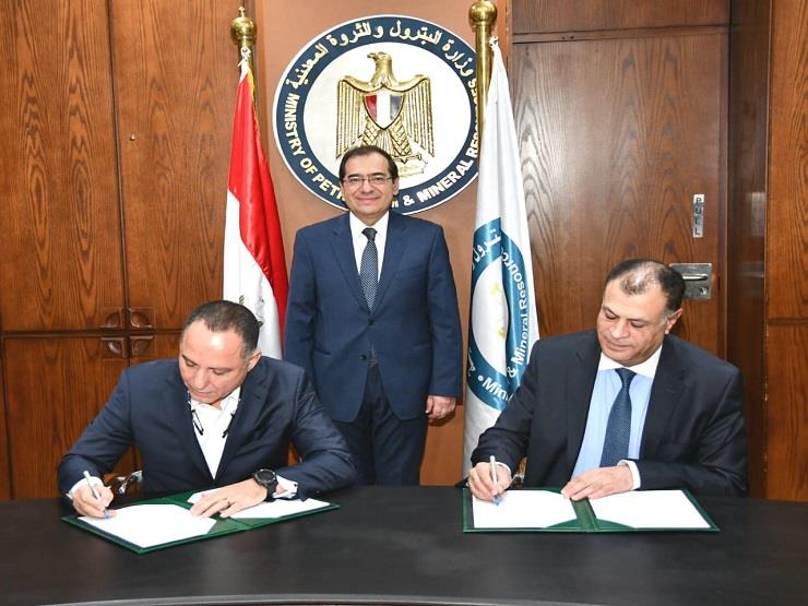 البترول توقع تعديلا لعقد فئات تداول السولار والبوتاجاز بمشروع سونكر البترول توقع تعديلا لعقد فئات تداول السولار والبوتاجاز بمشروع سونكر