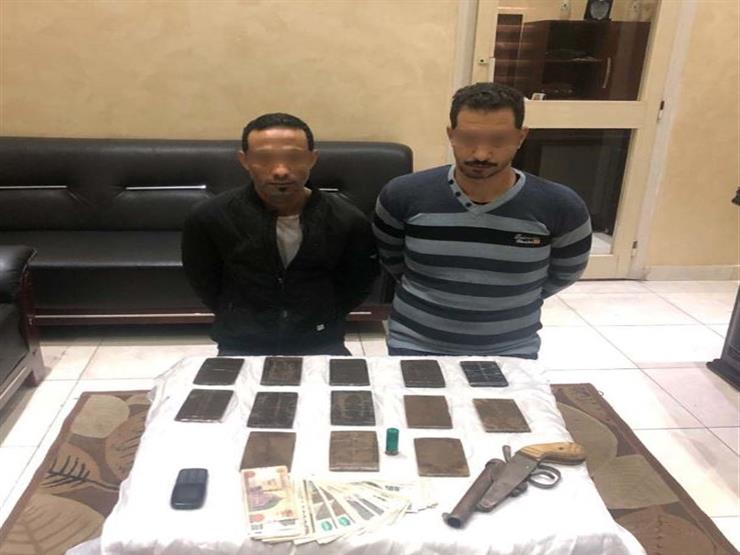 ضبط عاطلين بحوزتهما 2 كيلو حشيش وسلاح ناري بالمطرية ضبط عاطلين بحوزتهما 2 كيلو حشيش وسلاح ناري بالمطرية
