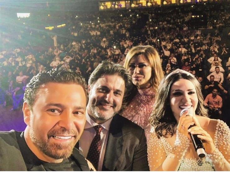 ديانا حداد بصحبة النجوم: "سيلفي تاريخي" ديانا حداد بصحبة النجوم: "سيلفي تاريخي"
