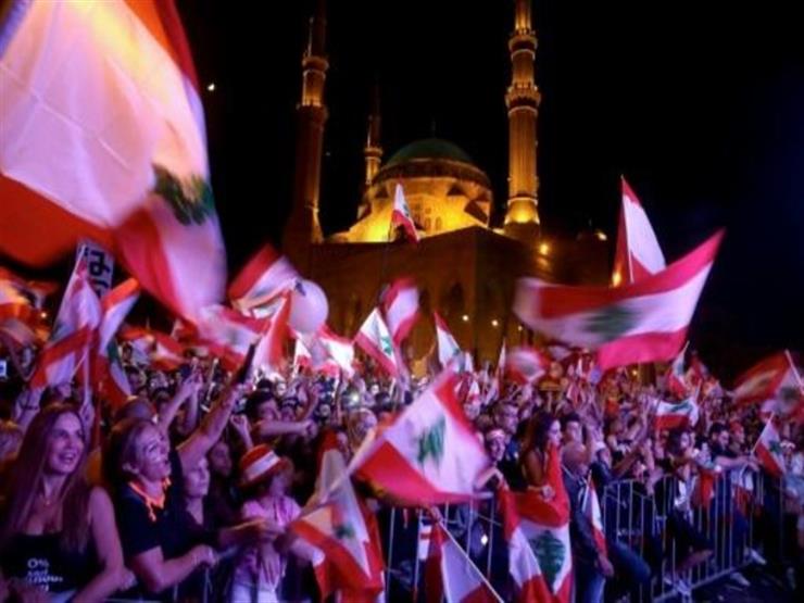 محتجون لبنانيون يجبرون المصارف على الإغلاق في عدة مناطق بالبلاد محتجون لبنانيون يجبرون المصارف على الإغلاق في عدة مناطق بالبلاد