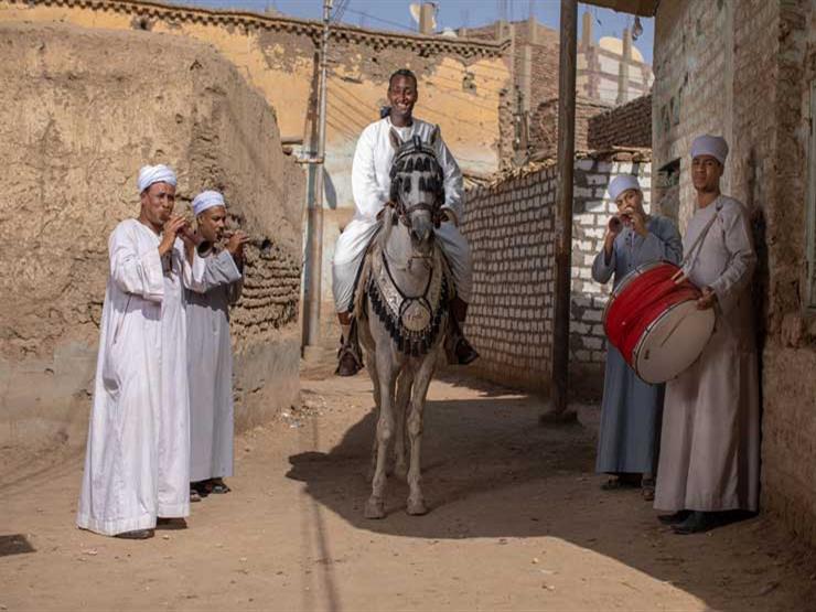 "مصر فيها 1000 احتفال".. حلواني العبد يشارك أهل الصعيد في ذكرى المولد النبوي "مصر فيها 1000 احتفال".. حلواني العبد يشارك أهل الصعيد في ذكرى المولد النبوي