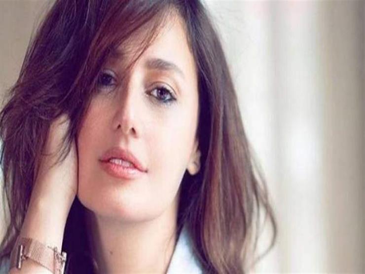 فيديو| حلا شيحة تكشف عن موقفها من الزواج.. ورد فعلها من شائعة ارتباطها بمحمد رمضان فيديو| حلا شيحة تكشف عن موقفها من الزواج.. ورد فعلها من شائعة ارتباطها بمحمد رمضان