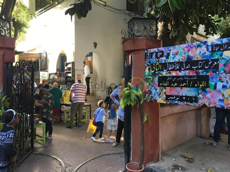 في معرض الدُقي.. الجدة "سوسن" تصطحب أحفادها: "القراية أحسن من الإنترنت" في معرض الدُقي.. الجدة "سوسن" تصطحب أحفادها: "القراية أحسن من الإنترنت"