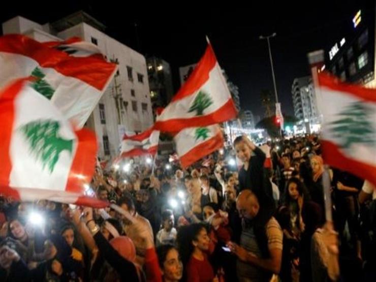 في اليوم الـ21 للحراك الشعبي.. طلاب لبنان يتحدّون "استئناف الدروس" في اليوم الـ21 للحراك الشعبي.. طلاب لبنان يتحدّون "استئناف الدروس"