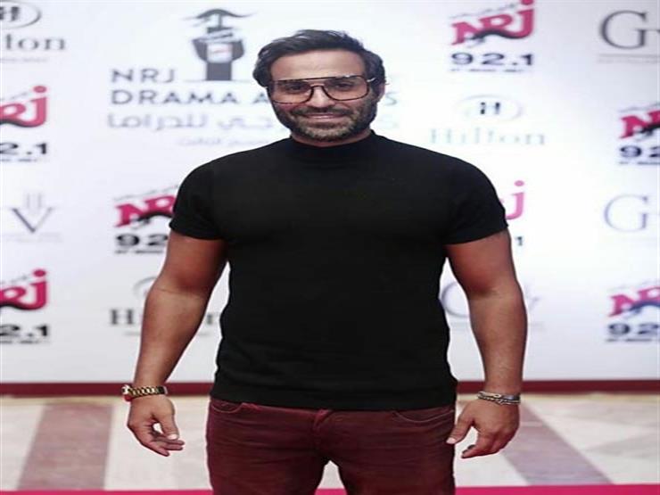 أحمد فهمي يسخر من صورة أحمد السعدني أحمد فهمي يسخر من صورة أحمد السعدني