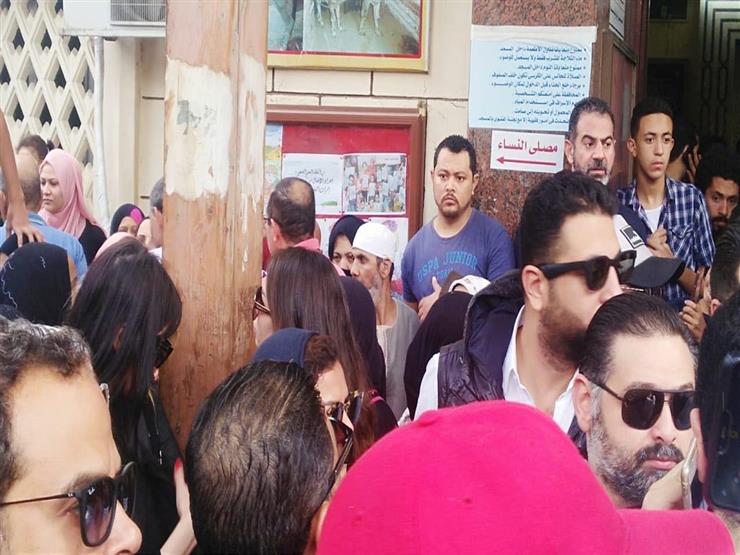 صور.. انهيار ناهد السباعي في تشييع جثمان هيثم أحمد زكي صور.. انهيار ناهد السباعي في تشييع جثمان هيثم أحمد زكي