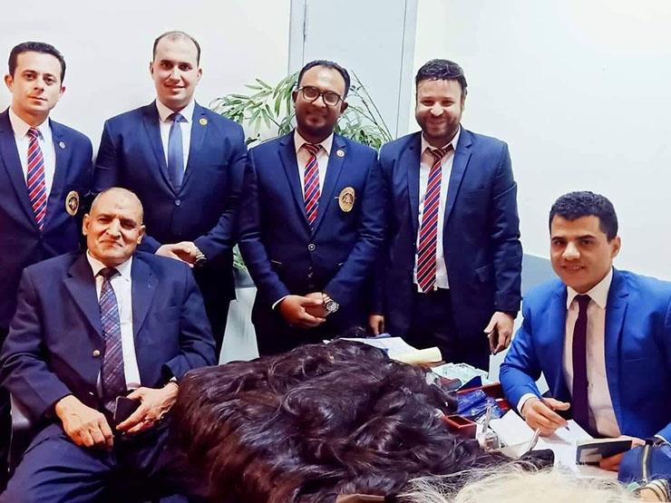 ضبط راكبين بمطار القاهرة حاولا تهريب شعر طبيعي مستعار بالمخالفة للقانون ضبط راكبين بمطار القاهرة حاولا تهريب شعر طبيعي مستعار بالمخالفة للقانون