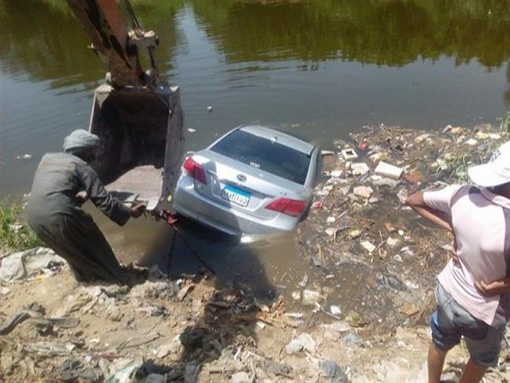 سقوط سيارة بترعة المريوطية ونجاة قائدها من الموت سقوط سيارة بترعة المريوطية ونجاة قائدها من الموت