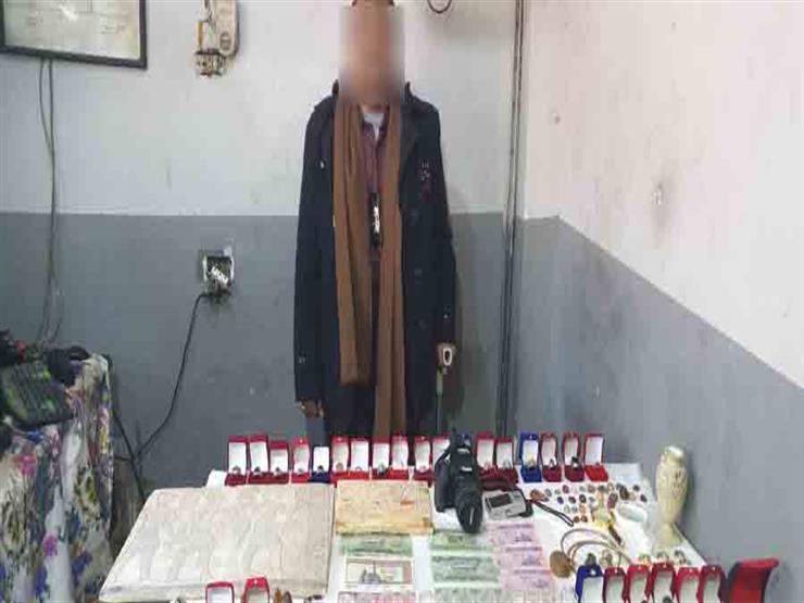 ضبط شخص بحوزته أحجار كريمة يستخدمها في ممارسة النصب على المواطنين ضبط شخص بحوزته أحجار كريمة يستخدمها في ممارسة النصب على المواطنين