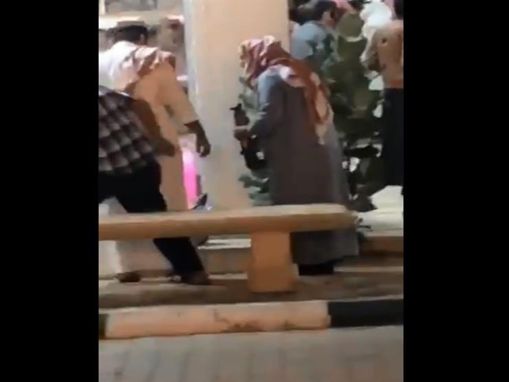 فيديو- سعودي يطلق النار في سوق الذهب فيديو- سعودي يطلق النار في سوق الذهب