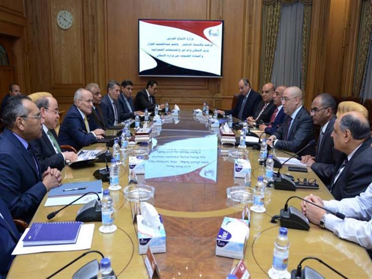 وزيرا الإنتاج الحربي والإسكان يبحثان تنفيذ محطات تحلية مياه وزيرا الإنتاج الحربي والإسكان يبحثان تنفيذ محطات تحلية مياه