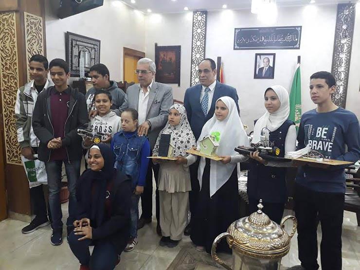 وكيل وزارة التعليم بالقليوبية يكرم الطلاب المخترعين بالمدارس وكيل وزارة التعليم بالقليوبية يكرم الطلاب المخترعين بالمدارس