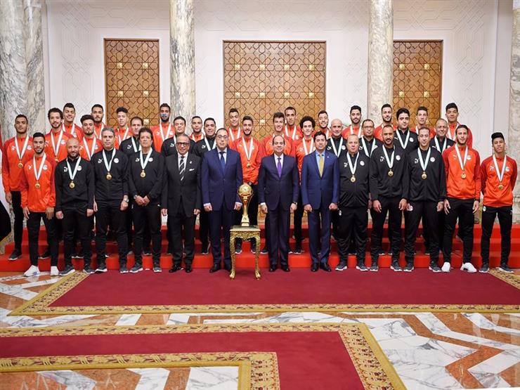 فيديو تكريم الرئيس السيسي للمنتخب الأولمبي ولاعبي الإسكواش فيديو تكريم الرئيس السيسي للمنتخب الأولمبي ولاعبي الإسكواش