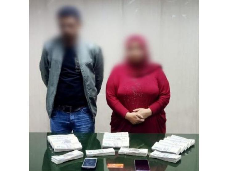 استغلت التشابه بينهما.. ضبط ربة منزل وخطيبها استوليا على أرصدة مواطنة بأحد البنوك استغلت التشابه بينهما.. ضبط ربة منزل وخطيبها استوليا على أرصدة مواطنة بأحد البنوك