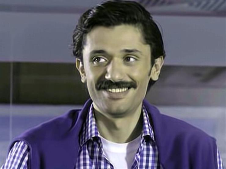 هكذا رسمت بنات كريم محمود عبد العزيز على وجهه هكذا رسمت بنات كريم محمود عبد العزيز على وجهه