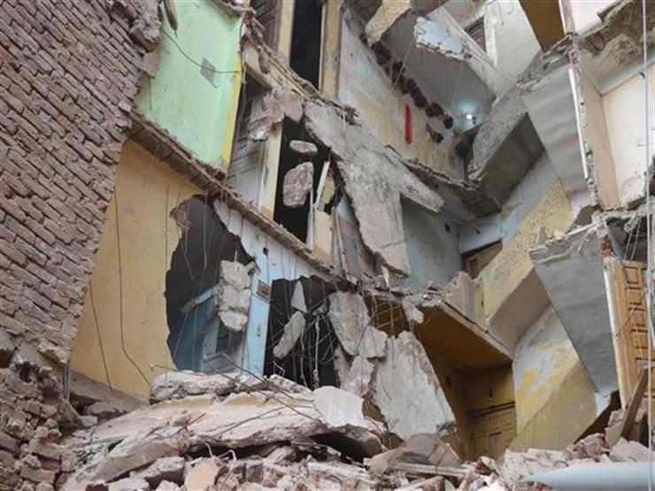 انهيار منزلين بالإسكندرية.. وانتشال 6 أحياء من تحت الأنقاض انهيار منزلين بالإسكندرية.. وانتشال 6 أحياء من تحت الأنقاض