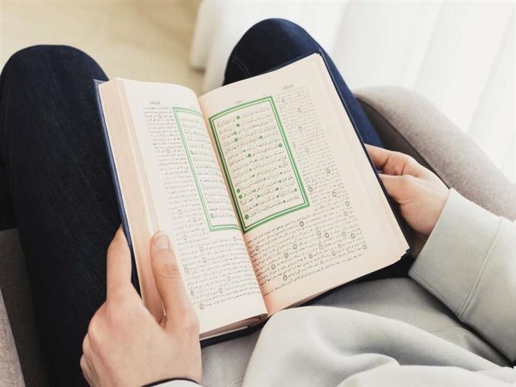 فتاوى المرأة (82): حكم لبس الحذاء أثناء قراءة القرآن فتاوى المرأة (82): حكم لبس الحذاء أثناء قراءة القرآن