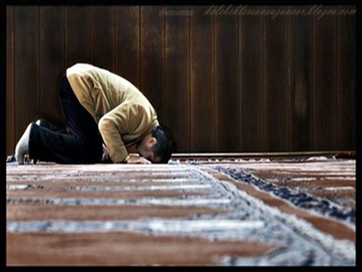 حكم من أحرم منفردًا وأثناء صلاته نوى الاقتداء بشخص آخر.. "البحوث الإسلامية" يوضح حكم من أحرم منفردًا وأثناء صلاته نوى الاقتداء بشخص آخر.. "البحوث الإسلامية" يوضح
