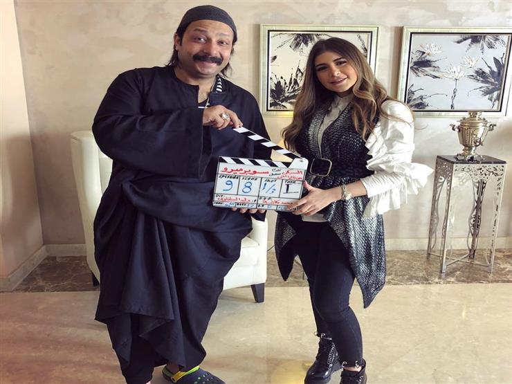 ملك قوره ومحمد ثروت في كواليس "سوبر ميرو" ملك قوره ومحمد ثروت في كواليس "سوبر ميرو"