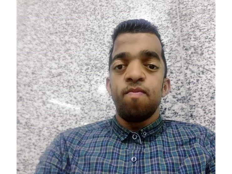 صوت عذب.. "جمعة" يواجه إعاقته بالإنشاد والتواشيح صوت عذب.. "جمعة" يواجه إعاقته بالإنشاد والتواشيح