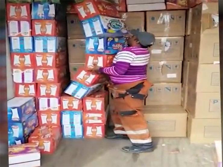 إحباط ترويج أدوية محظور بيعها داخل البلاد بحوزة صيدلي في الأسكندرية إحباط ترويج أدوية محظور بيعها داخل البلاد بحوزة صيدلي في الأسكندرية