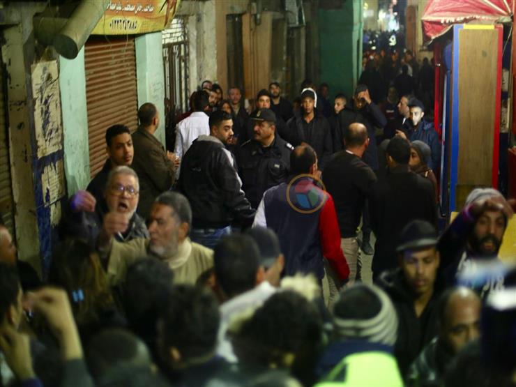 شهود عيان: الأمن يخلي موقع تفجير الدرب الأحمر بعد الاشتباه في وجود مواد متفجرة شهود عيان: الأمن يخلي موقع تفجير الدرب الأحمر بعد الاشتباه في وجود مواد متفجرة