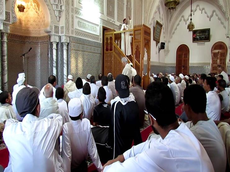 تخطي الرقاب أثناء خطبة الجمعة.. الإفتاء: حرام في هذه الحالة تخطي الرقاب أثناء خطبة الجمعة.. الإفتاء: حرام في هذه الحالة