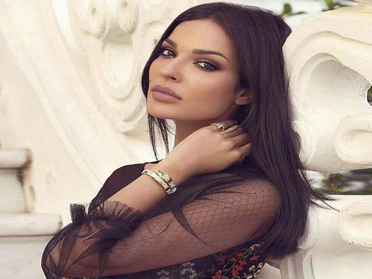 فيديو | نادين نسيب نجيم تكشف عن مقطع فيديو من مسلسل "خمسة ونص" فيديو | نادين نسيب نجيم تكشف عن مقطع فيديو من مسلسل "خمسة ونص"
