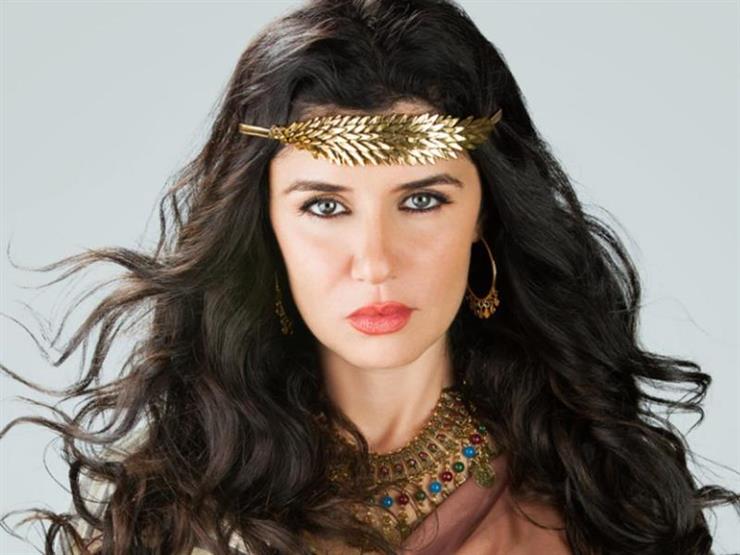 غادة عادل تنشر صورة مع فريق عمل "مملكة إبليس" غادة عادل تنشر صورة مع فريق عمل "مملكة إبليس"