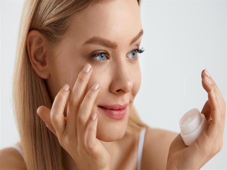 منها وضع كمية كبيرة.. 10 أخطاء في تطبيق كريم محيط العينين منها وضع كمية كبيرة.. 10 أخطاء في تطبيق كريم محيط العينين
